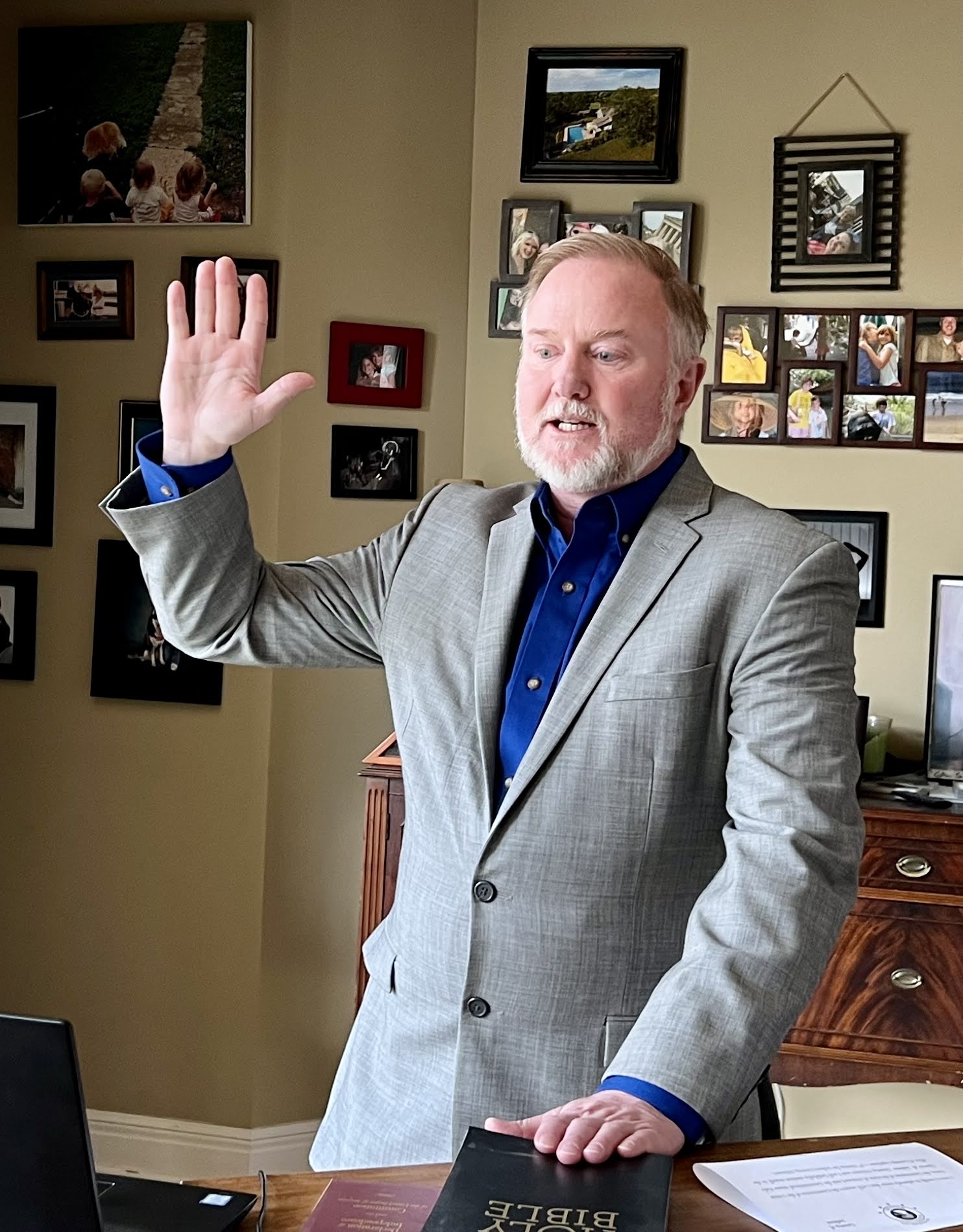 Sean Smith taking oath